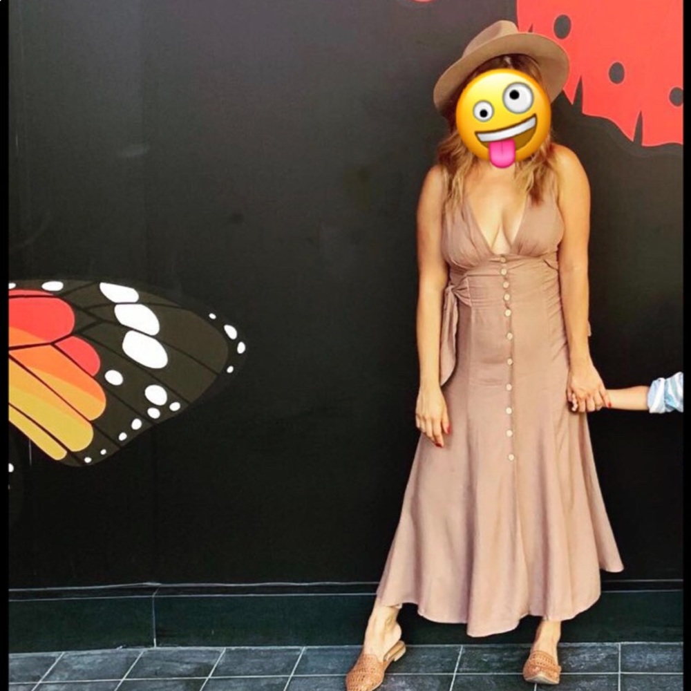 Cute midi tan dress